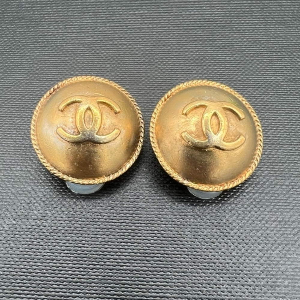 Authentic Chanel 24k gold plated clips plated clip on earrings ❤️ - Picture 6 of 6